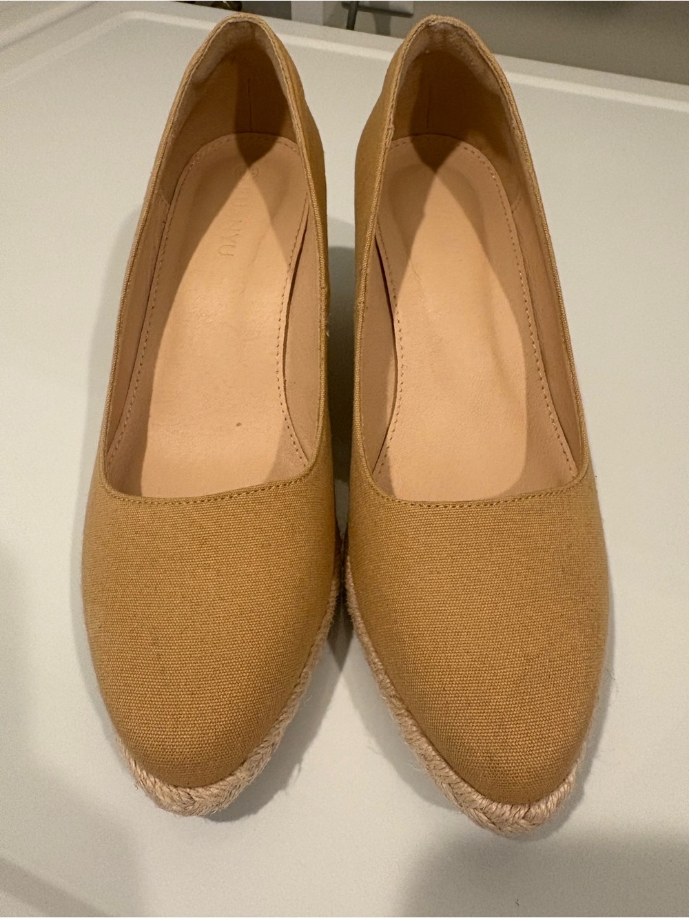 Ladies Casual Textured Wedges. Light beige. Size 6.5